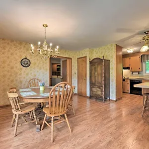 Cozy Retreat With Yard About 5 Mi To Dtwn Charlotte